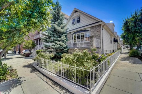 656 Avenue A, Bayonne, NJ 07002-1801
