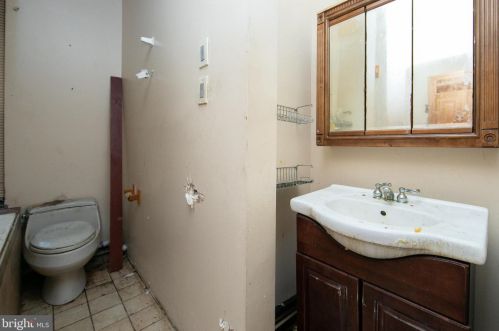 568 Spruce St, Camden NJ  08103-2131 exterior