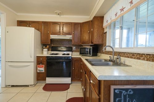 1290 Edgewood Dr, Whitaker PA  15120-1360 exterior