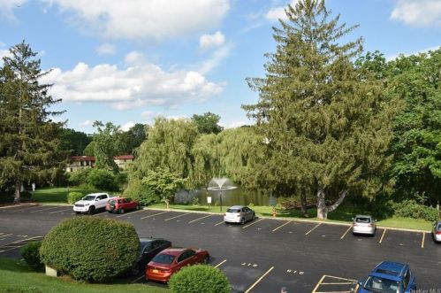 16 Club House Dr, Fishkill NY  12524-3627 exterior