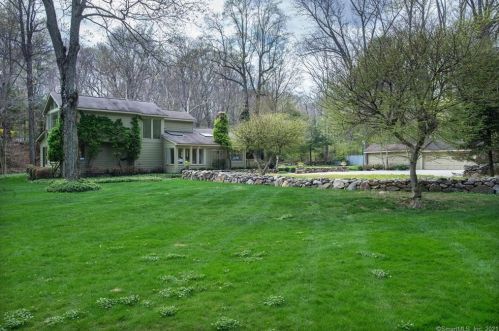 200 Mill Rd, New Canaan CT  06840-4310 exterior
