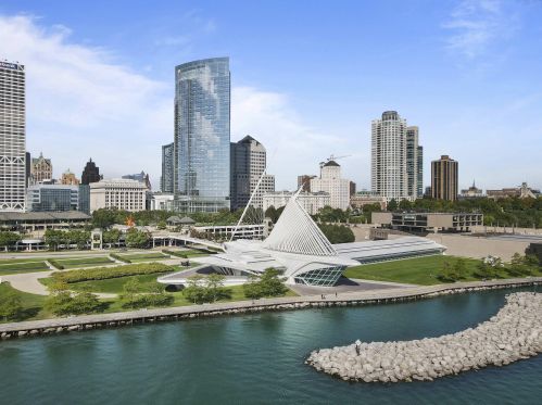 2525 Shore Dr, Milwaukee WI  53207-1973 exterior