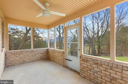 63 Maynard Ln, Strasburg VA  22657-1105 exterior