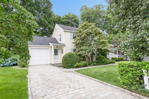 46 Oval Ave, Riverside, CT 06878-2128