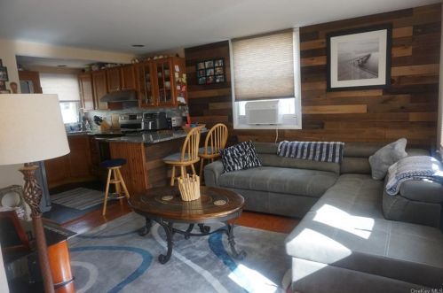 4 Lodge Dr, Greenwood Lake NY  10925-4148 exterior