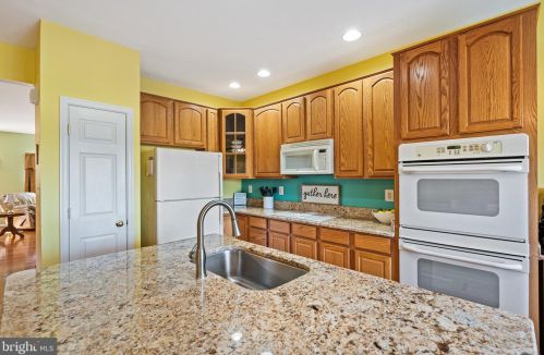 14238 Hunters Run Way, Gainesville VA  20155-4408 exterior