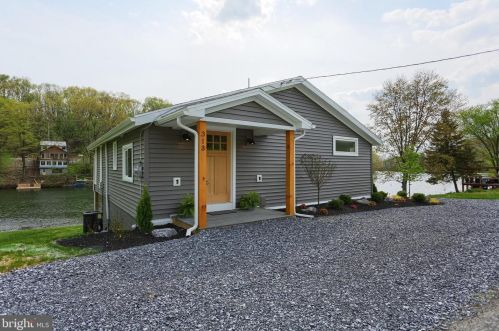 313 Shore Dr, Krumsville, PA 19534-9149