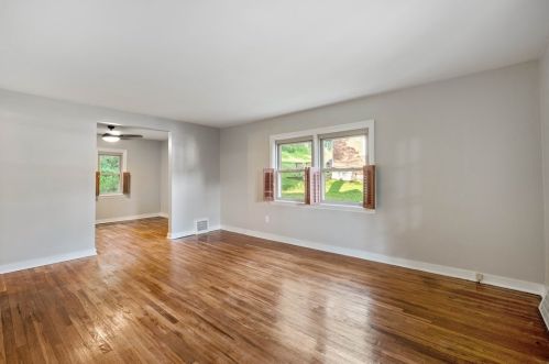 12132 Harvard Dr, Pittsburgh, PA 15235-3421