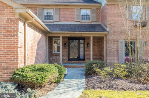 1012 Warwick Ln, Wilmington, DE 19807-2546