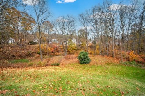 148 Dorothy Dr, Middletown CT  06457-5304 exterior