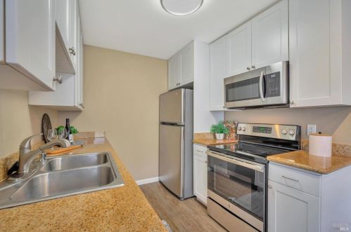 1642 Yardley St, Santa Rosa CA 95403-2390 exterior