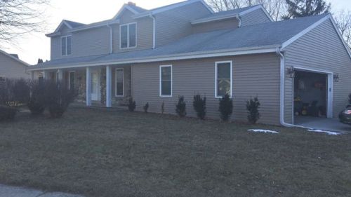 2104 Yvonne St, Waukesha, WI 53188-4754