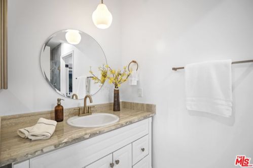 3351 Wrightwood Dr, North Hollywood CA  91604-3939 exterior