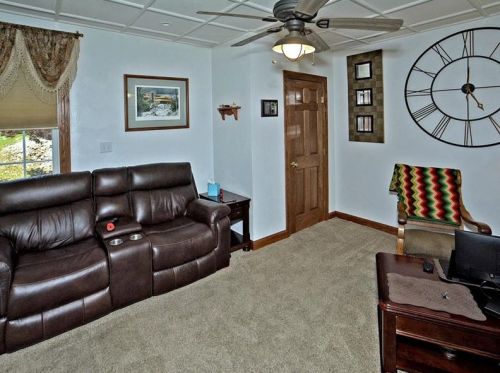 319 Main St, Vanderbilt, PA 15486-1048