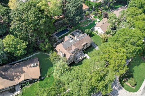 6578 Washington Cir, Milwaukee WI 53213-2460 exterior