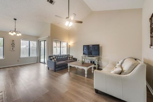 1147 Prospect Dr, Lewisville TX  75028-2549 exterior