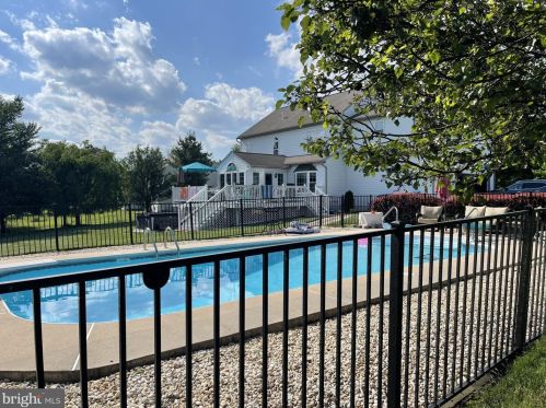 12 Bittersweet Dr, Cochranville PA  19330-1406 exterior