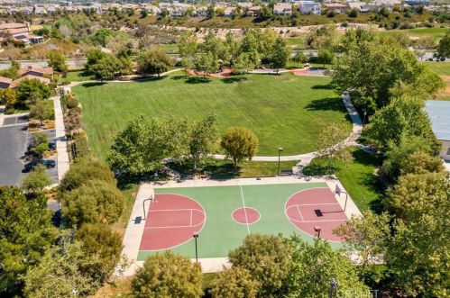 26173 Lone Rock Ct, Santa Clarita CA  91381-0647 exterior