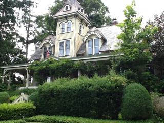 18 Beach Ave, Larchmont NY  10538-4001 exterior