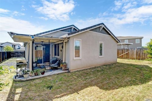 636 Silver Star Ct, Vacaville CA  95688-9478 exterior