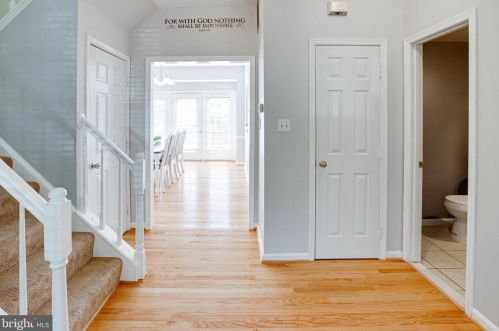 3297 Gina Pl, Woodbridge VA  22193-5927 exterior