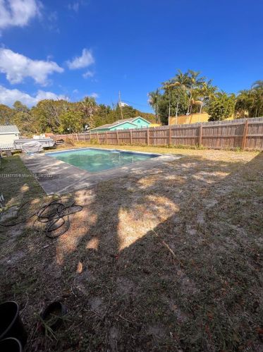 439 47th St, West Palm Beach FL  33407-2939 exterior