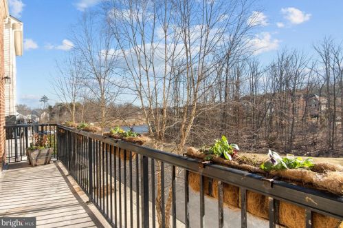 22476 Dinah Pl, Leesburg VA 20175-4808 exterior