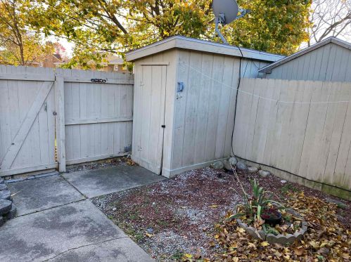 810 Berkley Cir, Mishawaka IN 46544-4802 exterior