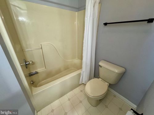 861 Northfield Ct, Harrisonburg VA  22802-4828 exterior