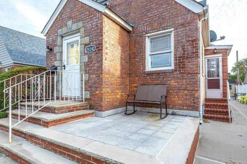 253-12 82nd Ave, Floral Park, NY 11004-1452