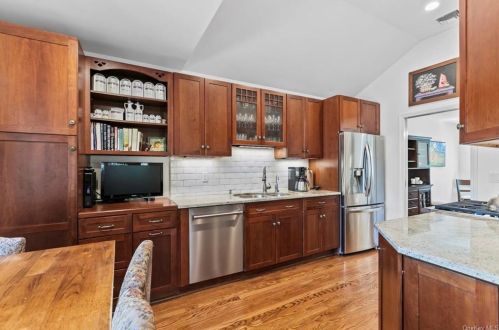 18 Aldridge Rd, Chappaqua NY  10514-3401 exterior