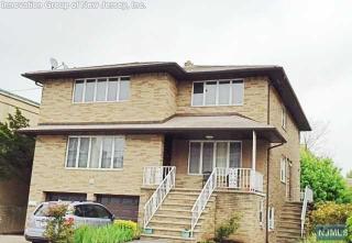 1642 John St, West Fort Lee NJ  07024-2544 exterior