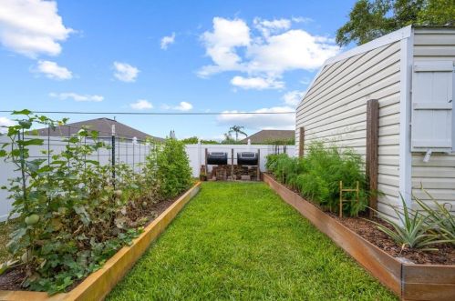 107 Hawthorne Cir, Fort Pierce FL 34953-3524 exterior