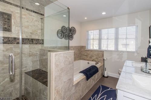 4 Stevens Ln, Martinsville NJ  08836-2249 exterior