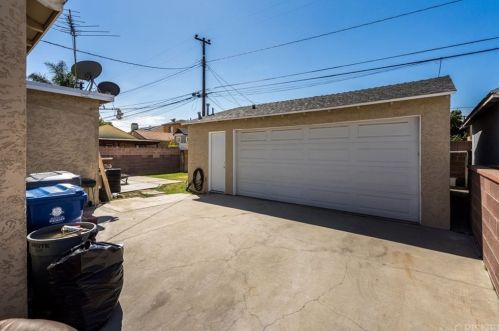 4507 Levelside Ave, Lakewood CA  90712-3651 exterior