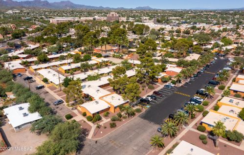 350 Silverbell Rd, Tucson AZ  85745-2639 exterior