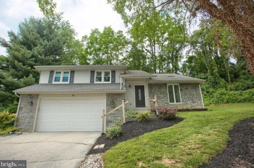 91 Deerfield Rd, Camp Hill, PA 17011-8470