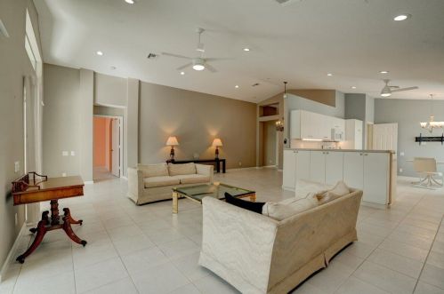 7038 Haviland Cir, Boynton Beach FL  33437-6472 exterior