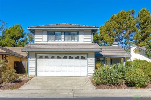 1352 Longfellow Rd, Vista, CA 92081-9060