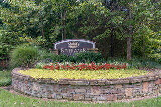 7033 Bridgeport Dr, Nashville, TN 37221-6561
