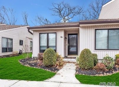 44 Stanford Ct, North Wantagh, NY 11793-1866