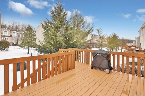 100 Leif Blvd, Congers, NY 10920-1317