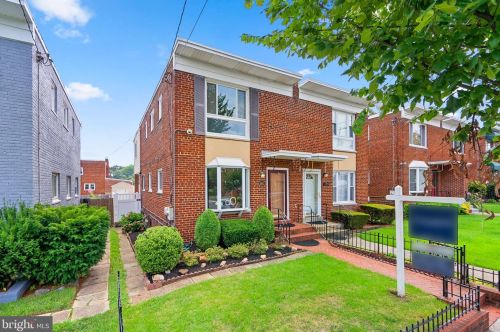 4945 Sargent Rd, Washington, DC 20017-2862