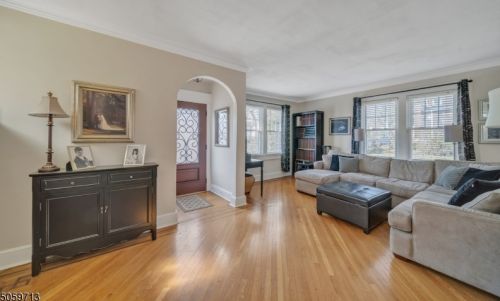 130 Beech St, Nutley, NJ 07110-2116