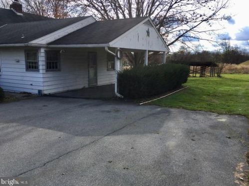 690 Bean Hill Rd, Lancaster, PA 17603-9525