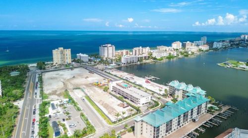 260 Southbay Dr, Naples FL  34108-2342 exterior