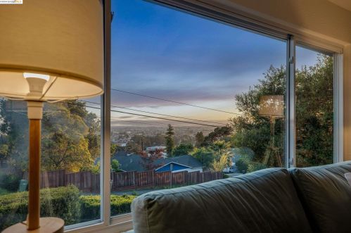 8410 Aster Ave, Oakland CA  94605-4104 exterior