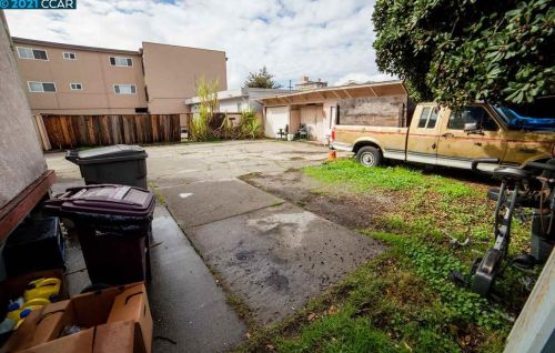 1523 28th Ave, Oakland CA  94601-1633 exterior