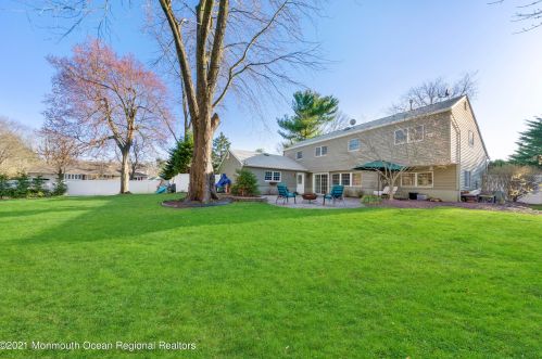32 Chestnut Ridge Rd, Holmdel Village, NJ 07733-1440