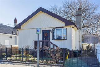 65 End Ave, Far Rockaway, NY 11096-1540